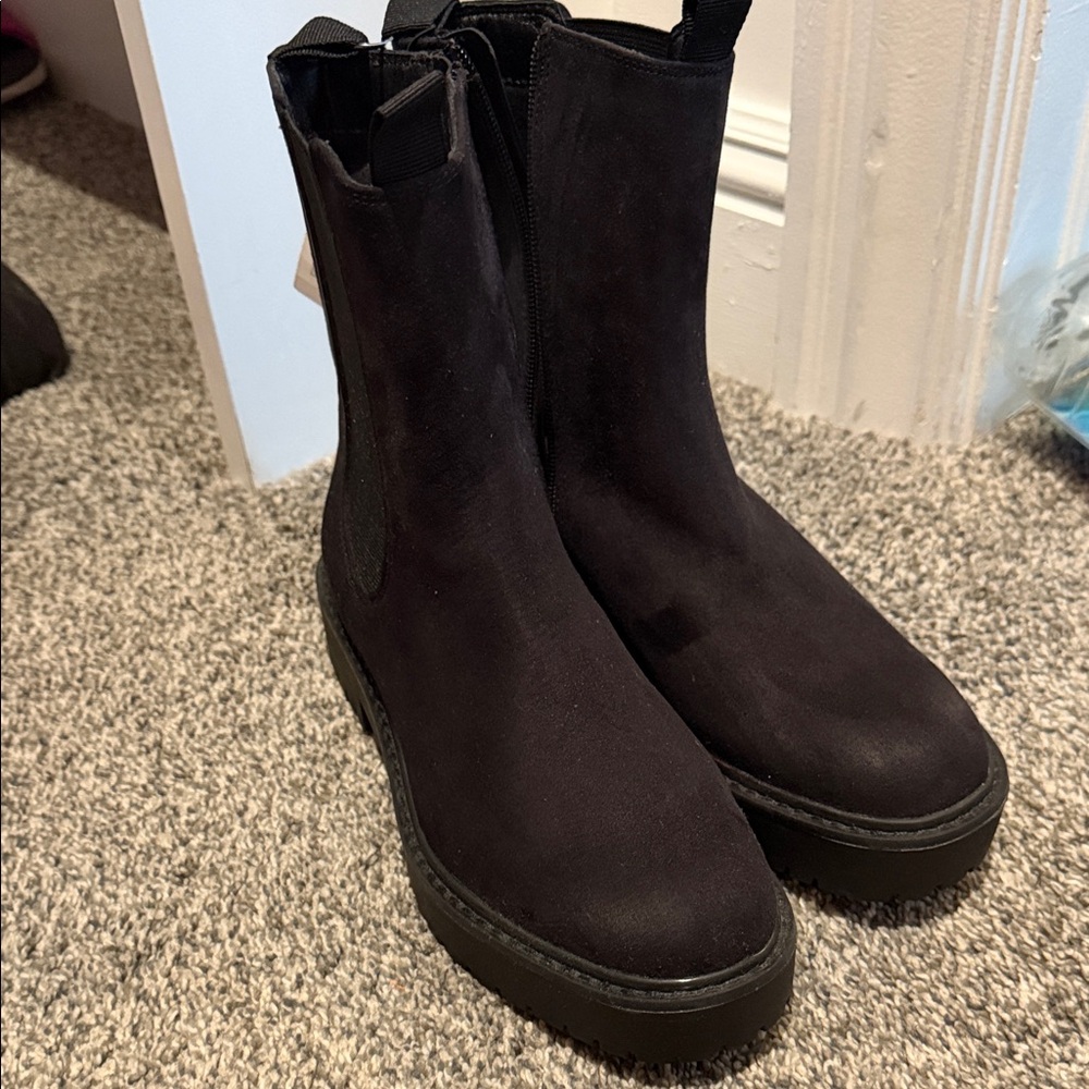 Black Chelsea Boots